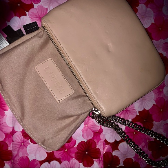 Express Beautiful Wrist-let wallet . - Picture 15 of 17